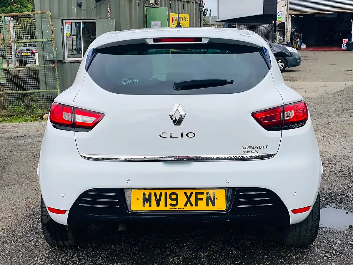 Used 2018 Renault Clio Iconic White - Interior and Exterior details 8