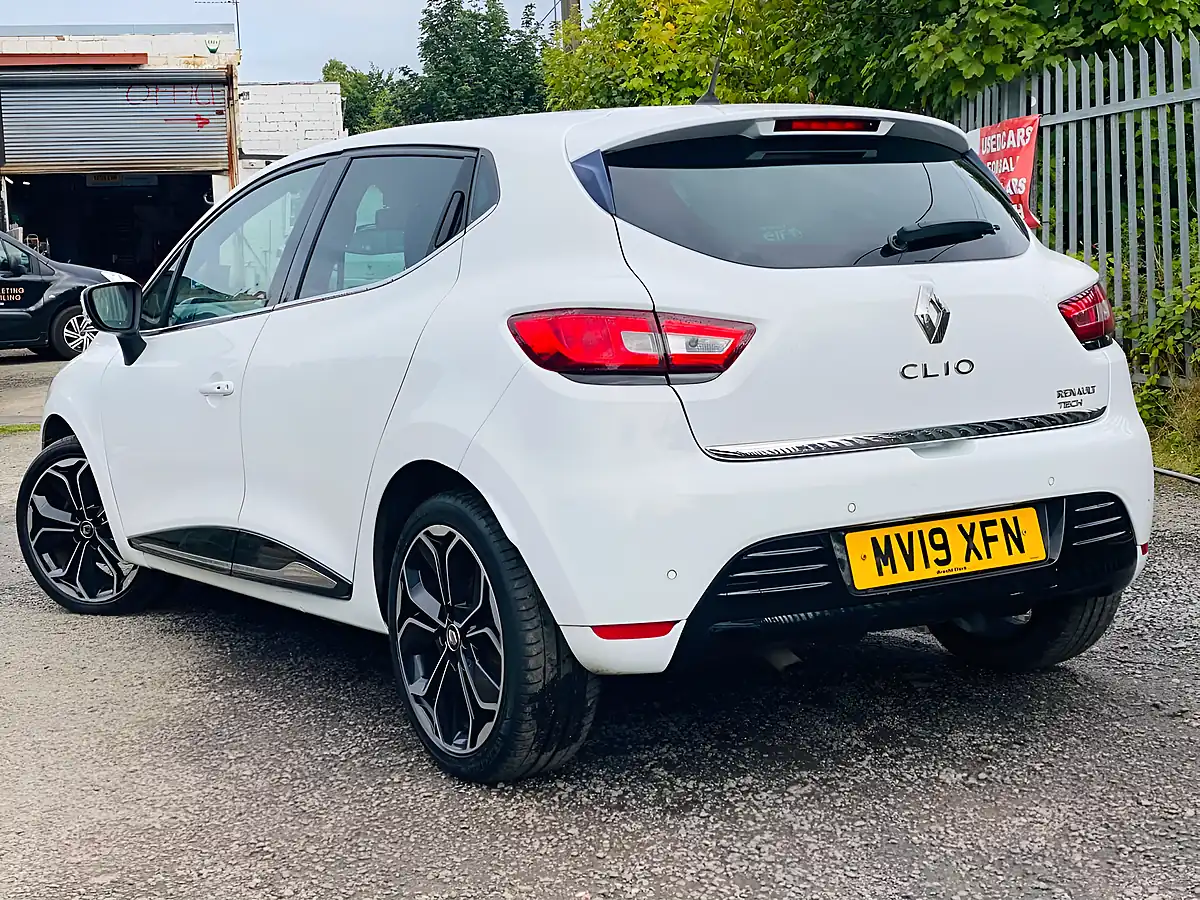 Used 2018 Renault Clio Iconic White - Interior and Exterior details 9