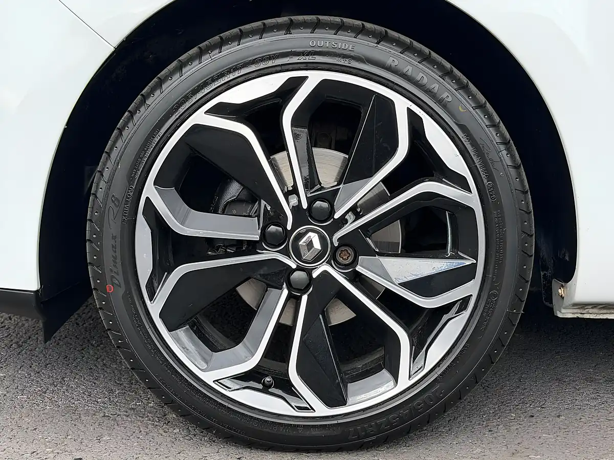 Used 2018 Renault Clio Iconic White - Interior and Exterior details 12