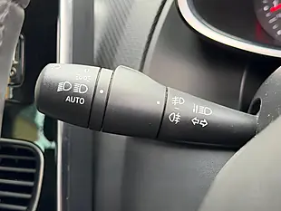 Used 2018 Renault Clio Iconic White - Interior and Exterior details 17