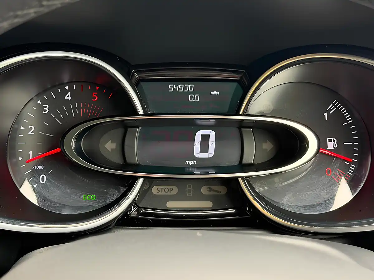 Used 2018 Renault Clio Iconic White - Interior and Exterior details 20