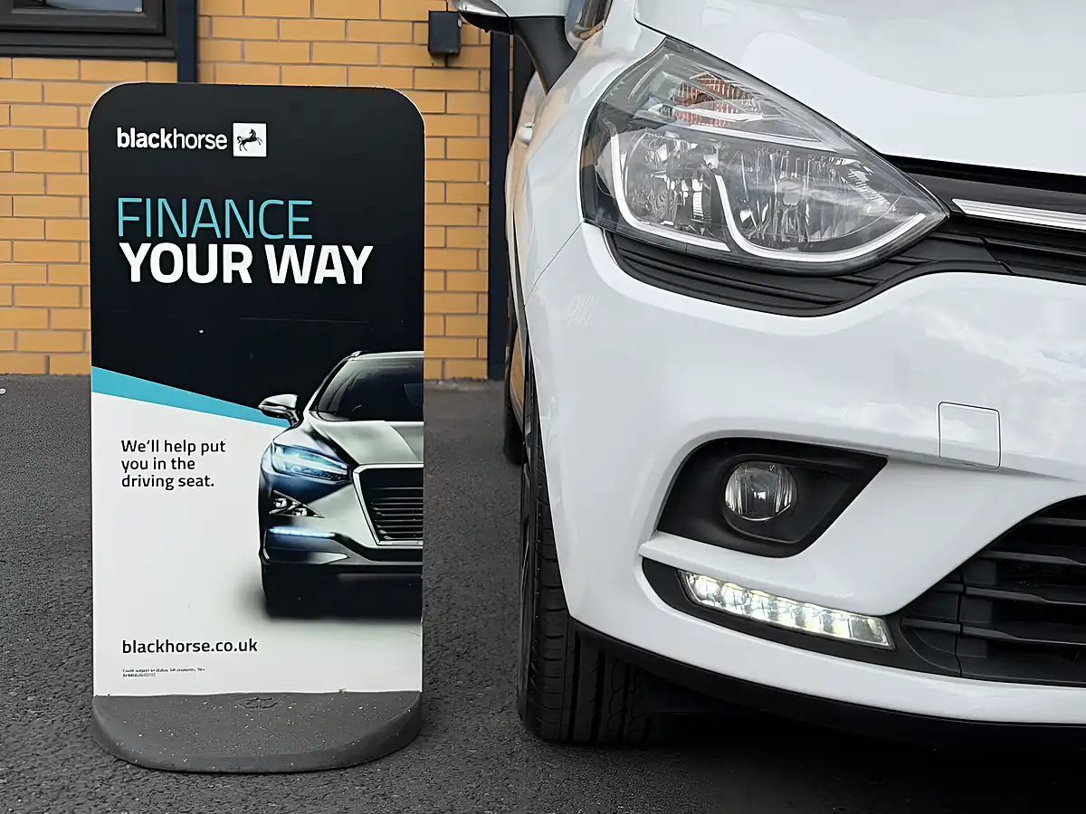 Used 2018 Renault Clio Iconic White - Interior and Exterior details 7