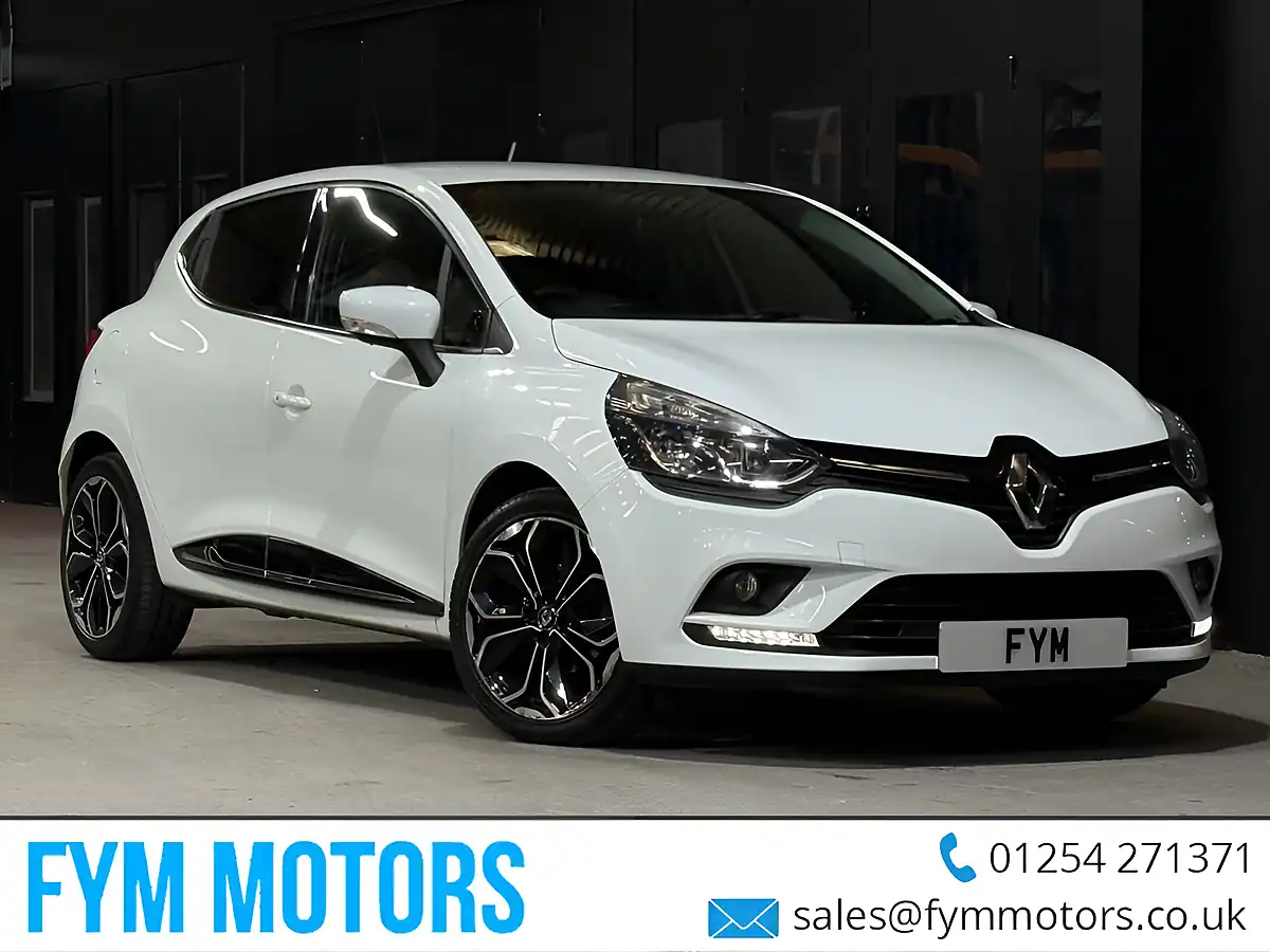 Used 2018 Renault Clio Iconic White - Front View