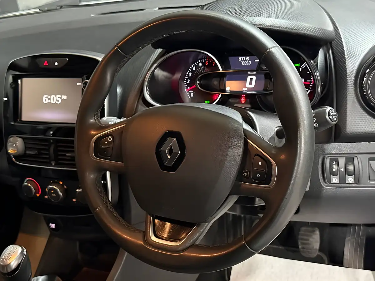 Used 2018 Renault Clio Iconic White - Interior and Exterior details 10