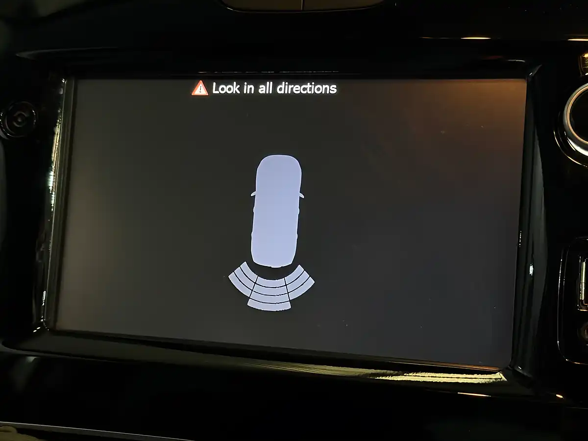 Used 2018 Renault Clio Iconic White - Interior and Exterior details 15