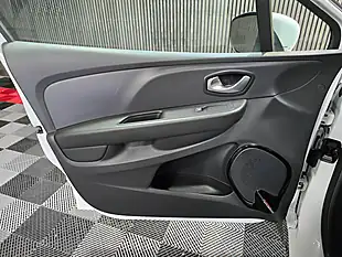 Used 2018 Renault Clio Iconic White - Interior and Exterior details 11