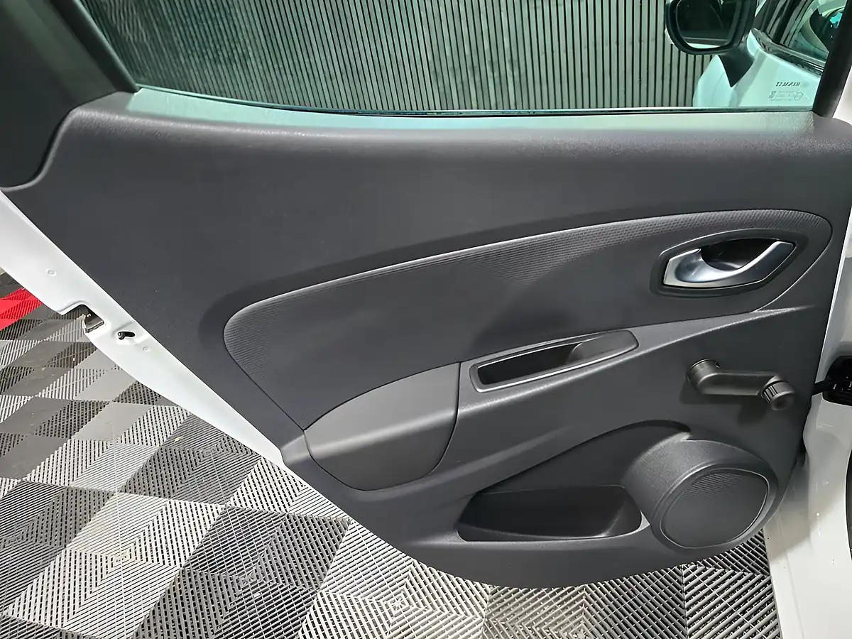 Used 2018 Renault Clio Iconic White - Interior and Exterior details 13