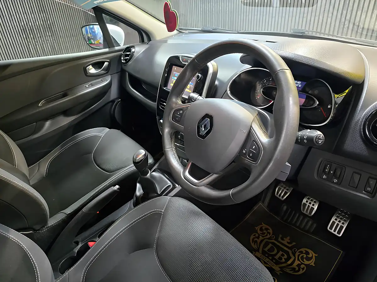 Used 2018 Renault Clio Iconic White - Interior and Exterior details 18