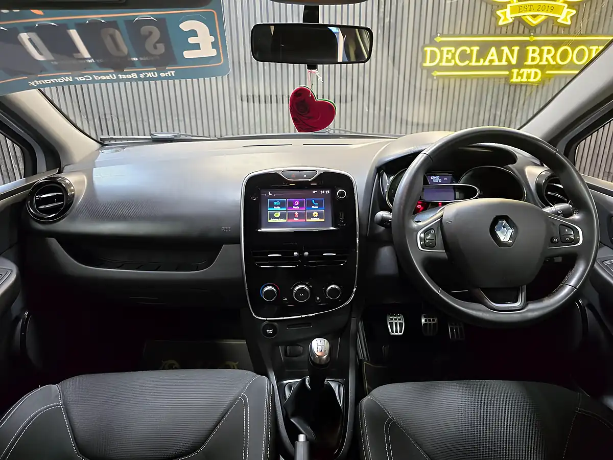 Used 2018 Renault Clio Iconic White - Interior and Exterior details 20