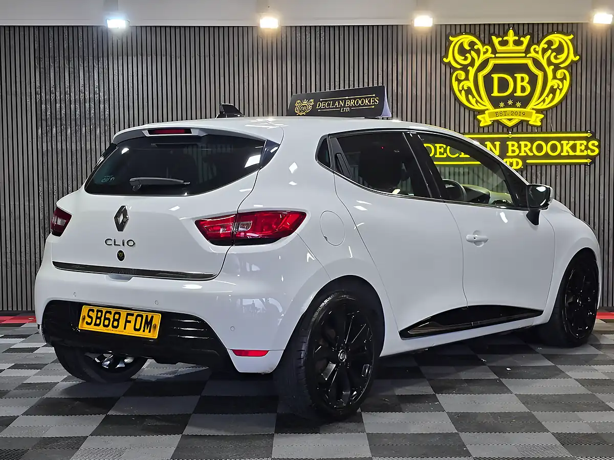 Used 2018 Renault Clio Iconic White - Interior and Exterior details 3