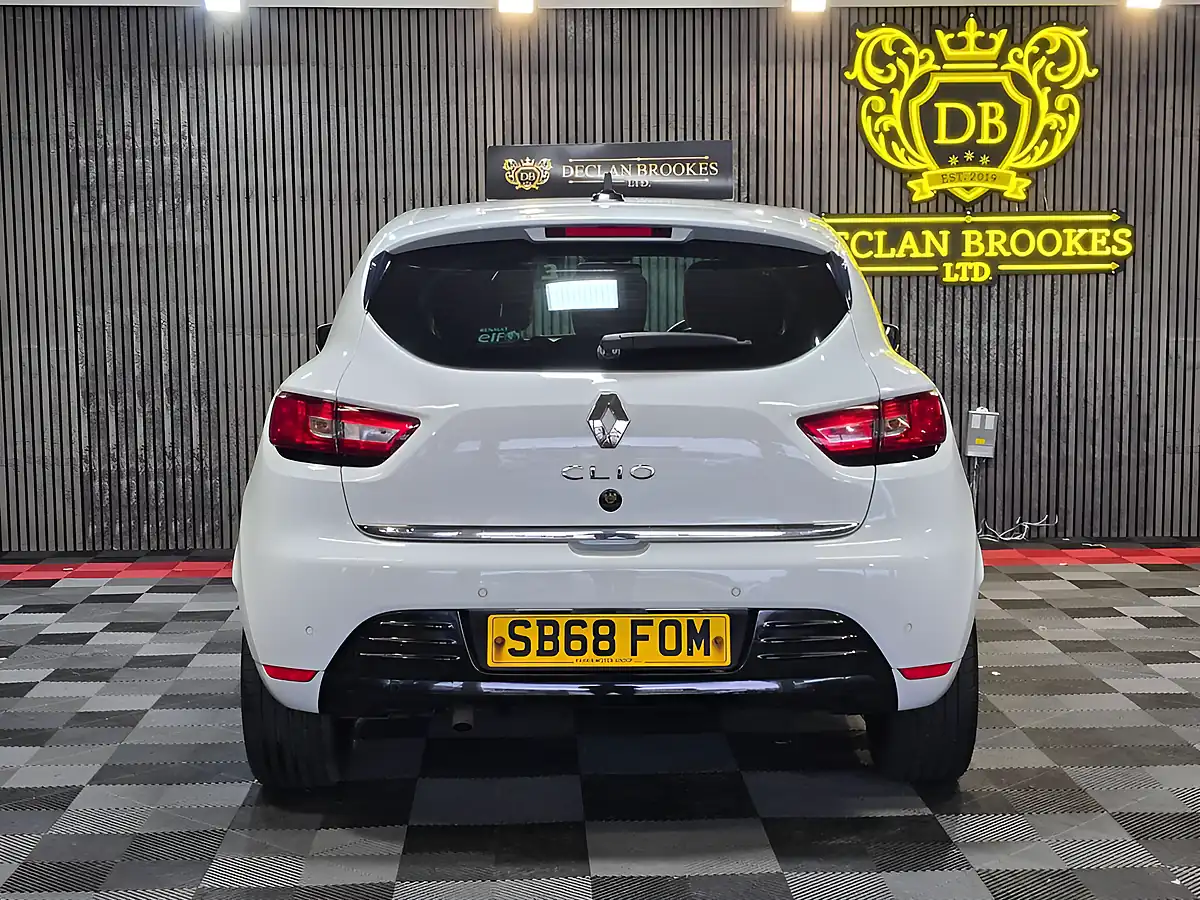 Used 2018 Renault Clio Iconic White - Interior and Exterior details 4