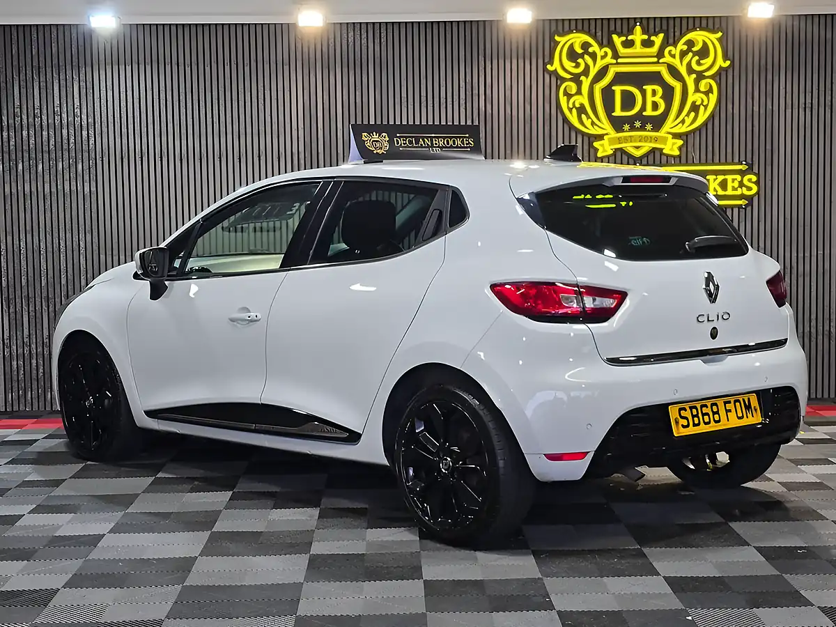 Used 2018 Renault Clio Iconic White - Interior and Exterior details 5