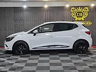 Used 2018 Renault Clio Iconic White - Interior and Exterior details 6