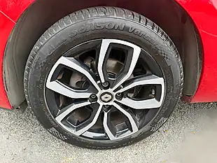 Used 2018 Renault Clio Play Red - Interior and Exterior details 13