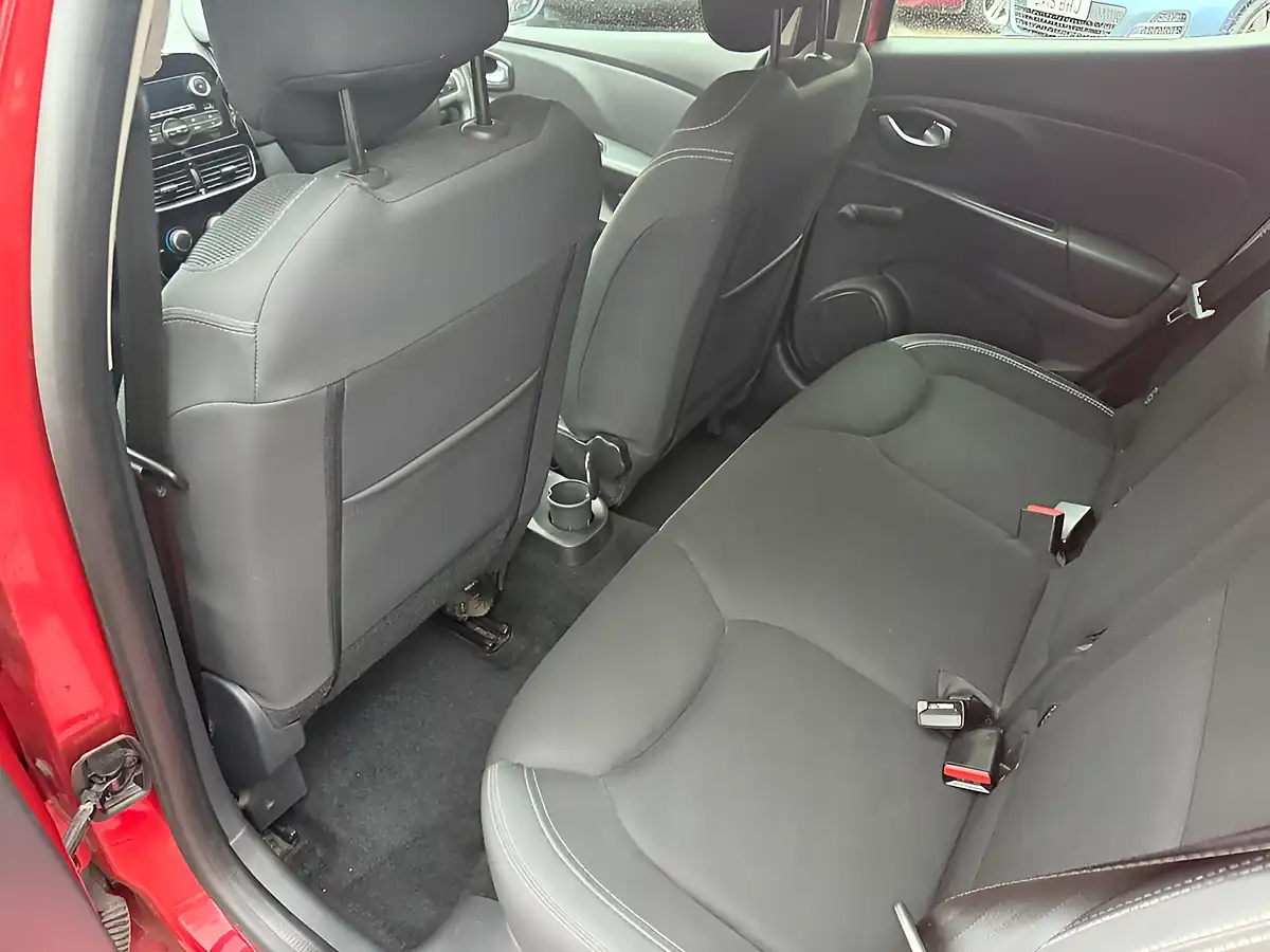 Used 2018 Renault Clio Play Red - Interior and Exterior details 16