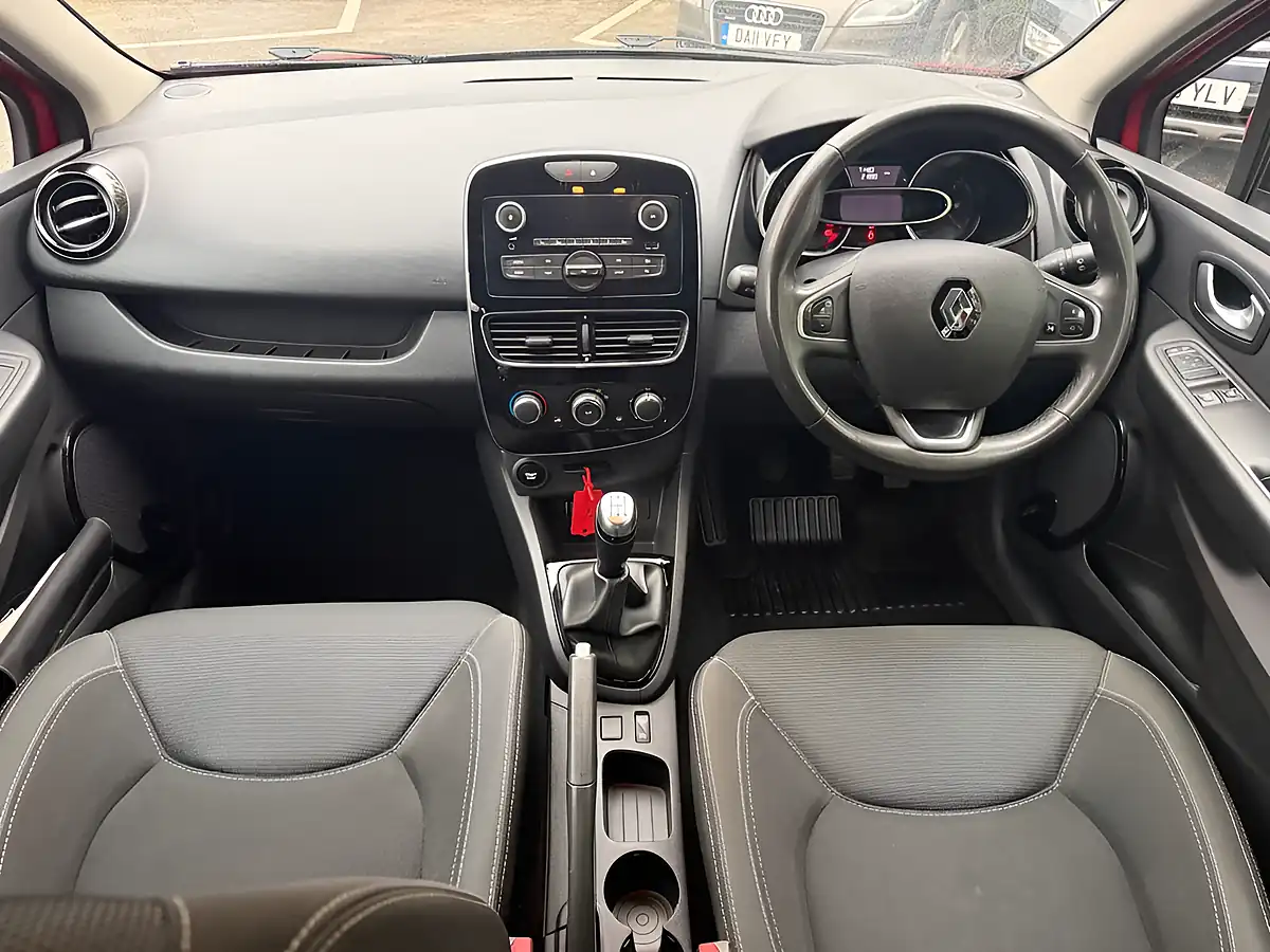 Used 2018 Renault Clio Play Red - Interior and Exterior details 17
