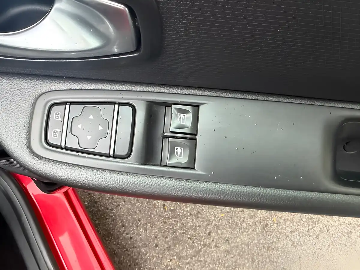 Used 2018 Renault Clio Play Red - Interior and Exterior details 18