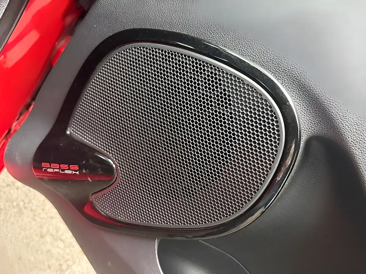 Used 2018 Renault Clio Play Red - Interior and Exterior details 19