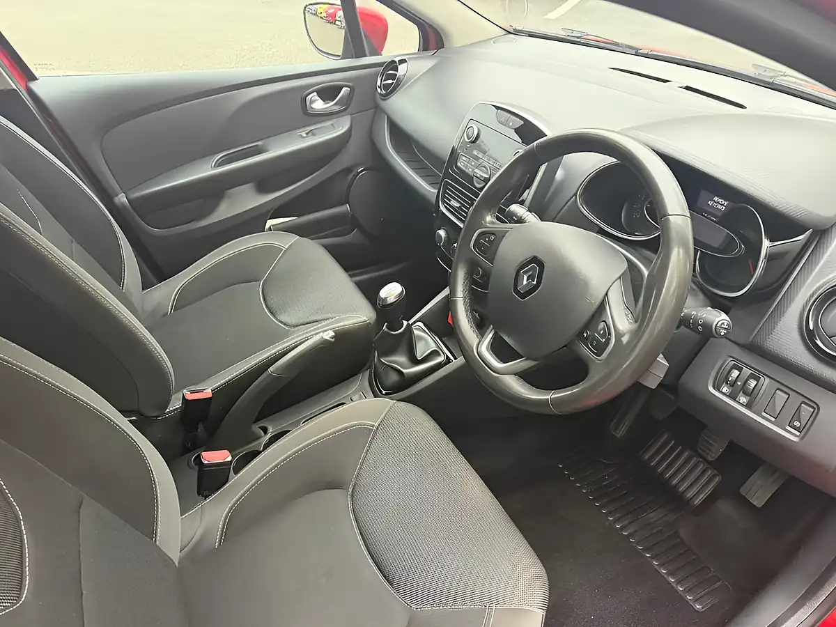 Used 2018 Renault Clio Play Red - Interior and Exterior details 20