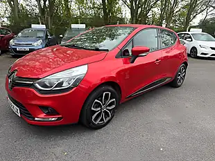 Used 2018 Renault Clio Play Red - Interior and Exterior details 3