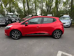 Used 2018 Renault Clio Play Red - Interior and Exterior details 4