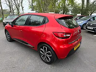 Used 2018 Renault Clio Play Red - Interior and Exterior details 5