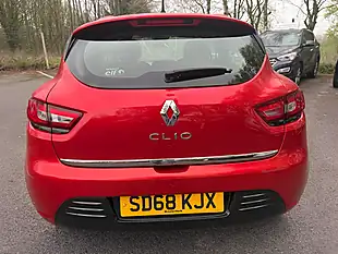Used 2018 Renault Clio Play Red - Interior and Exterior details 6