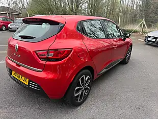 Used 2018 Renault Clio Play Red - Interior and Exterior details 7