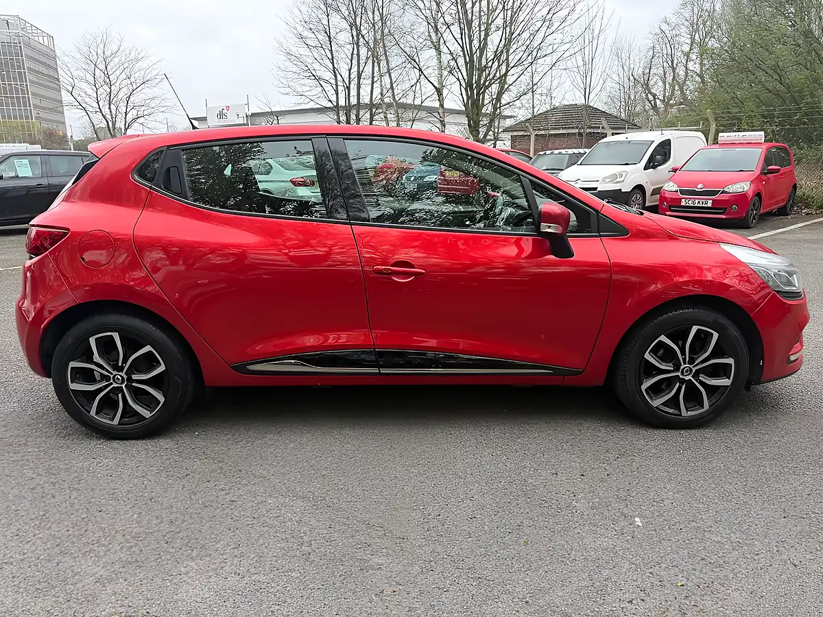 Used 2018 Renault Clio Play Red - Interior and Exterior details 8