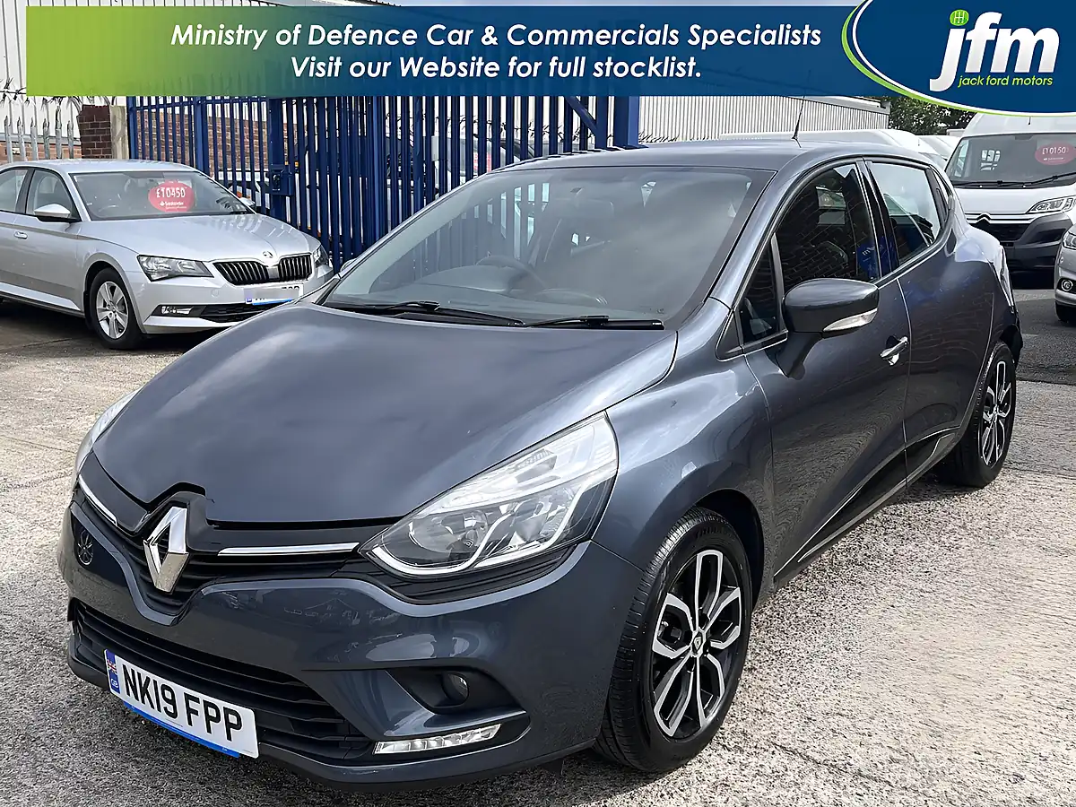 Used 2018 Renault Clio Play Titanium Grey Met - Interior and Exterior details 10