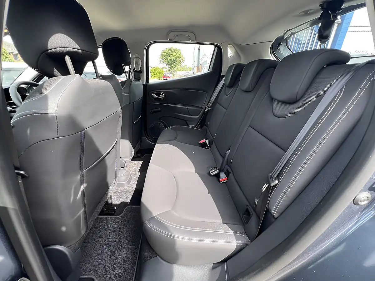 Used 2018 Renault Clio Play Titanium Grey Met - Interior and Exterior details 14
