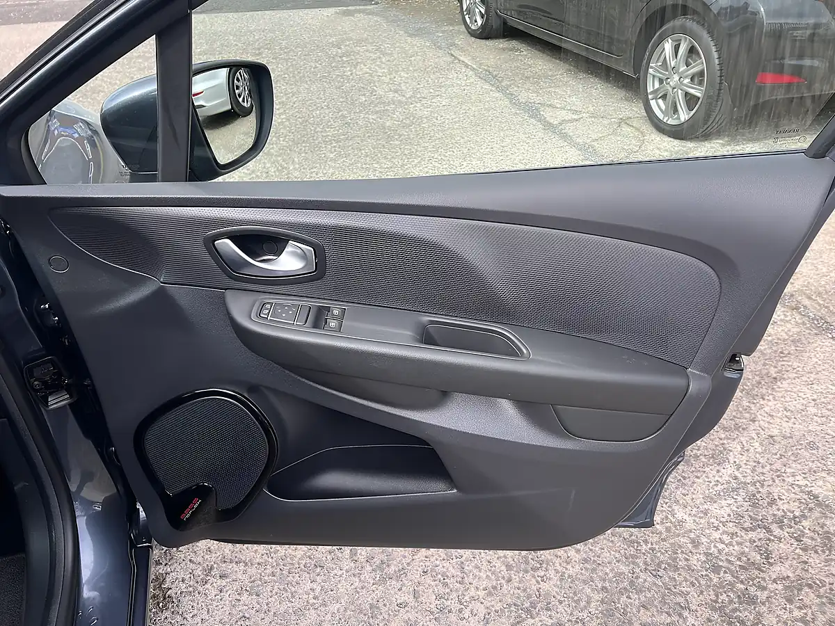Used 2018 Renault Clio Play Titanium Grey Met - Interior and Exterior details 15