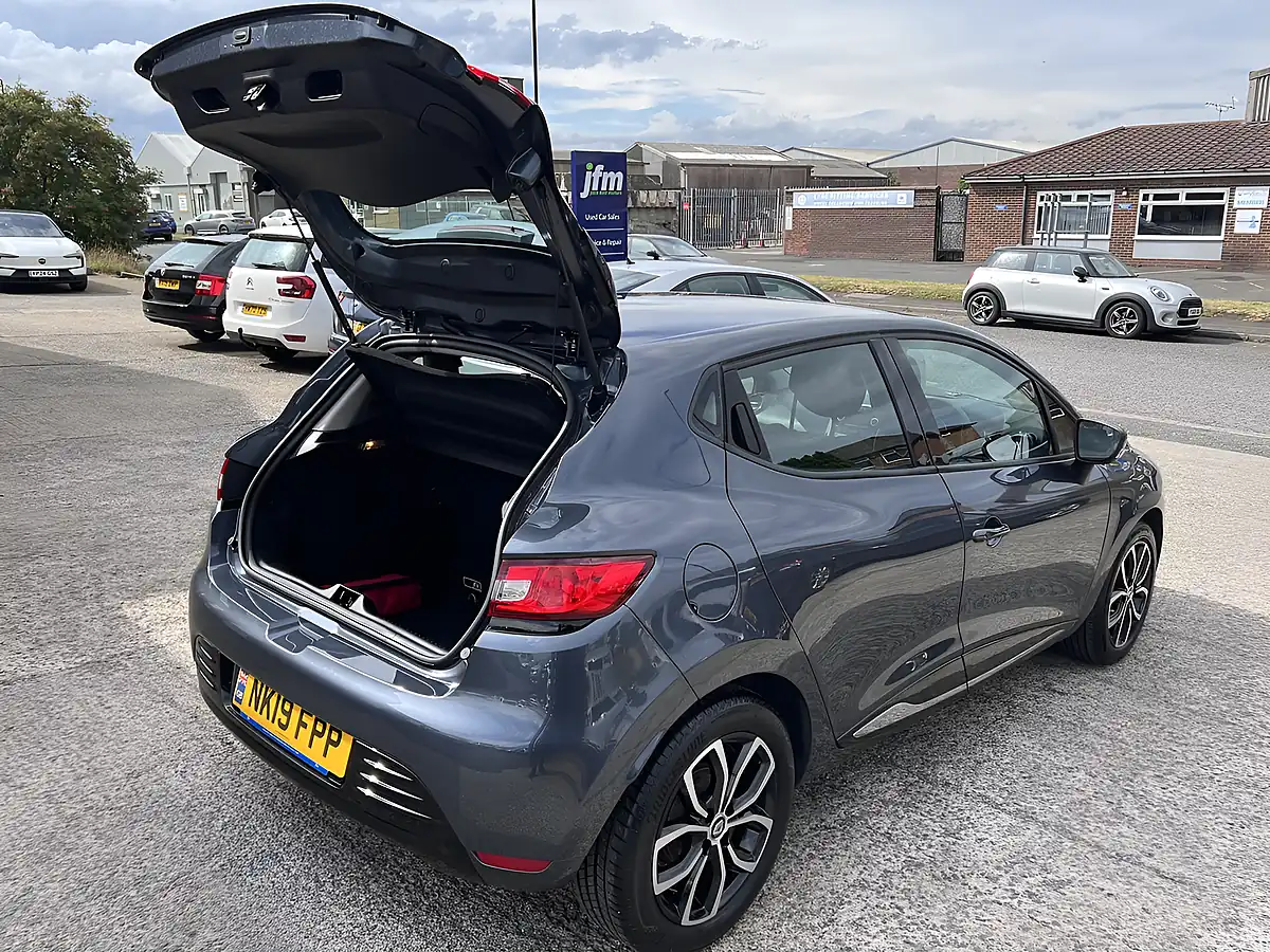 Used 2018 Renault Clio Play Titanium Grey Met - Interior and Exterior details 17
