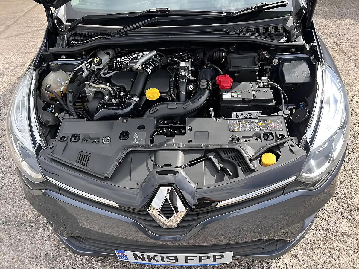 Used 2018 Renault Clio Play Titanium Grey Met - Interior and Exterior details 18