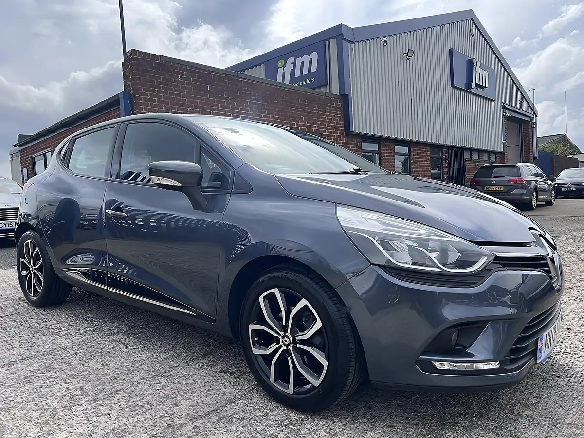 Used 2018 Renault Clio Play Titanium Grey Met - Interior and Exterior details 20