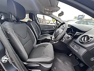 Used 2018 Renault Clio Play Titanium Grey Met - Interior and Exterior details 3