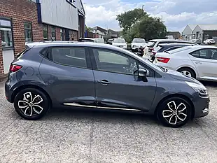 Used 2018 Renault Clio Play Titanium Grey Met - Interior and Exterior details 5