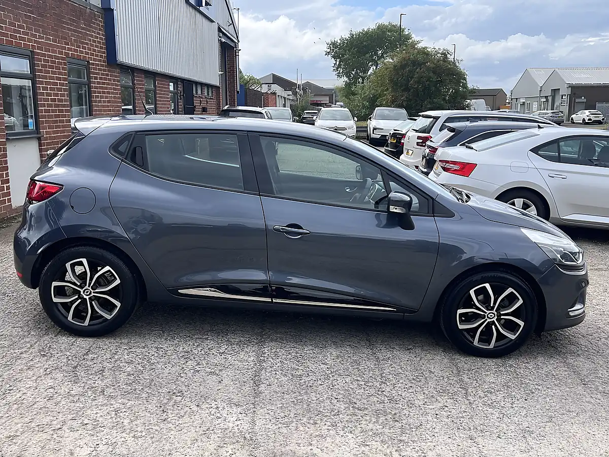 Used 2018 Renault Clio Play Titanium Grey Met - Interior and Exterior details 5