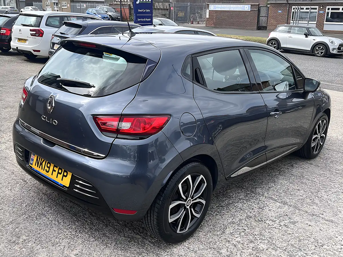Used 2018 Renault Clio Play Titanium Grey Met - Interior and Exterior details 6