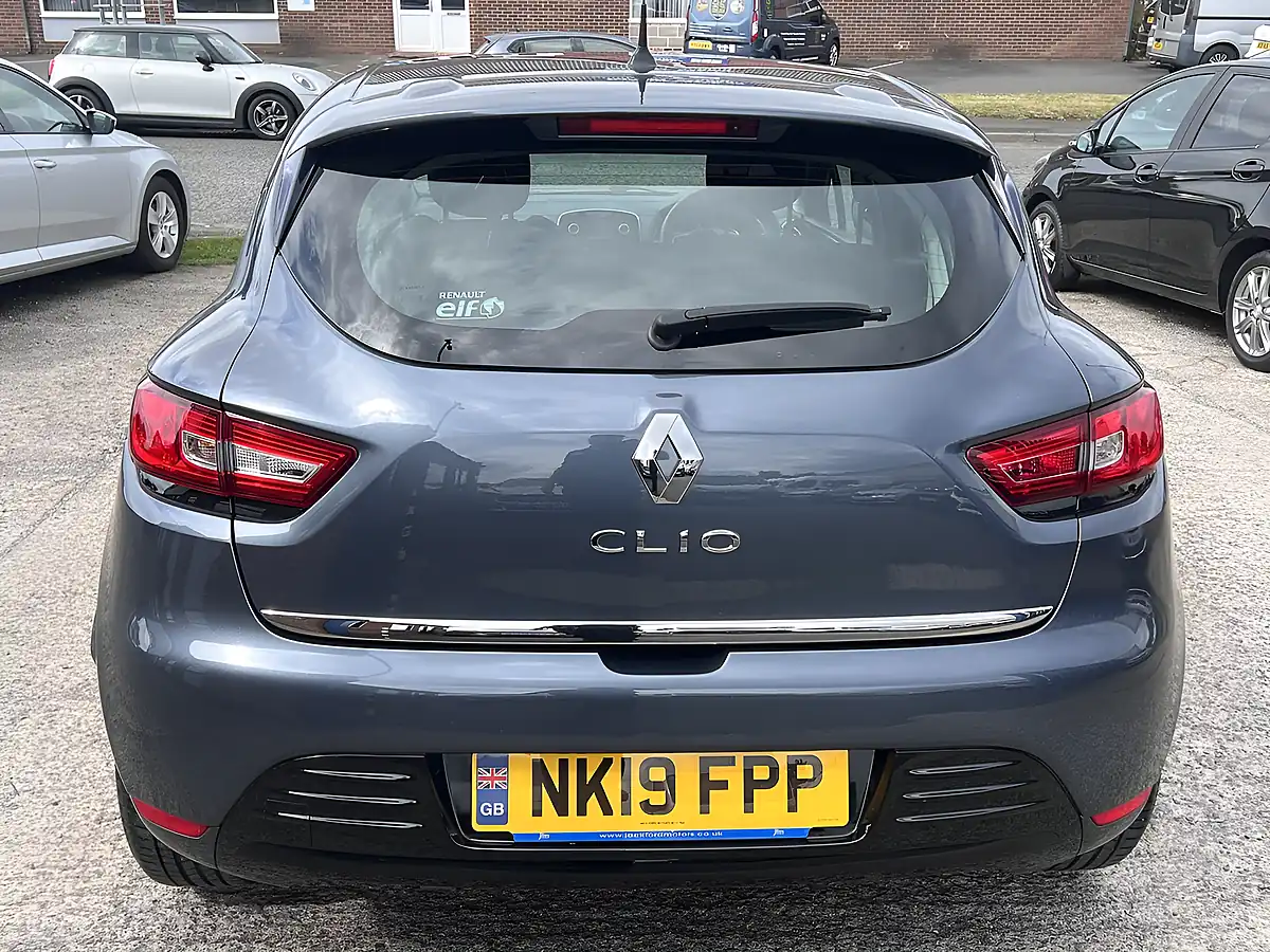 Used 2018 Renault Clio Play Titanium Grey Met - Interior and Exterior details 7