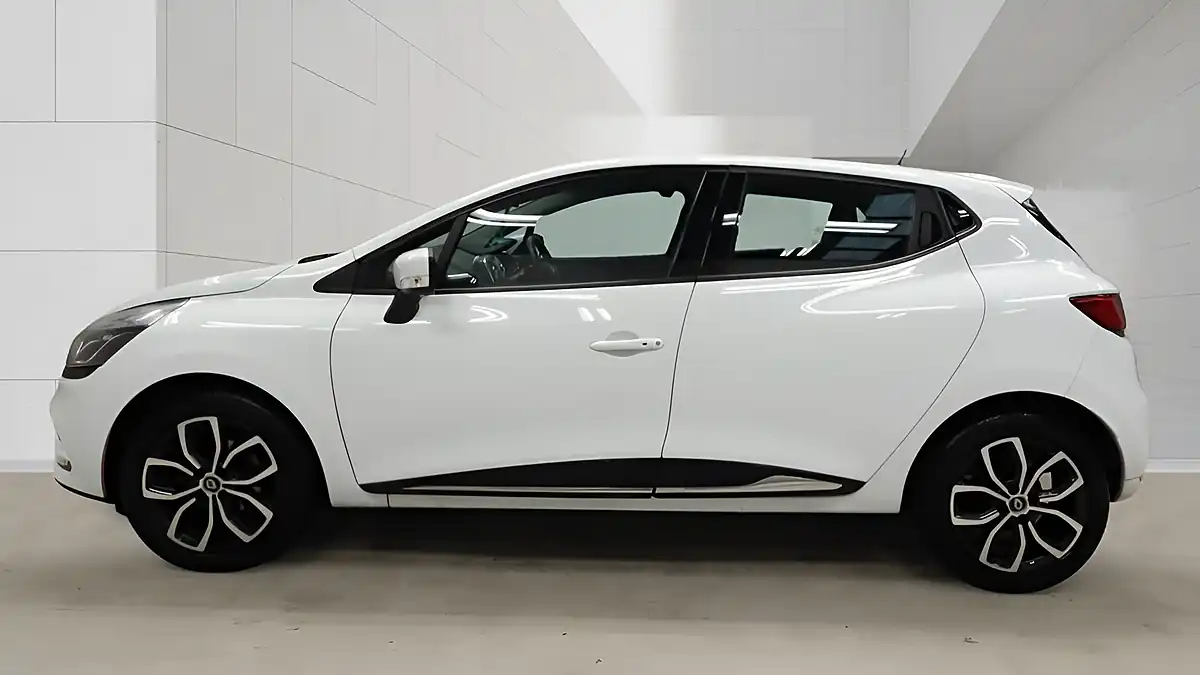 Used 2018 Renault Clio Play White - Interior and Exterior details 10