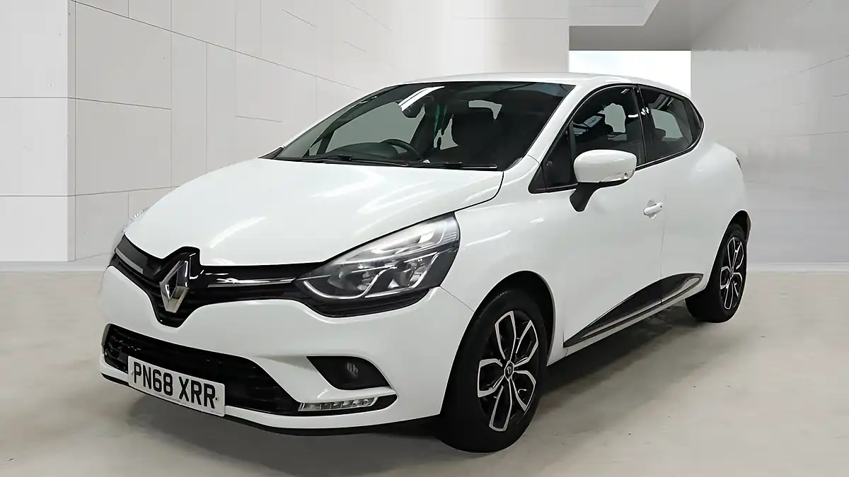 Used 2018 Renault Clio Play White - Interior and Exterior details 5