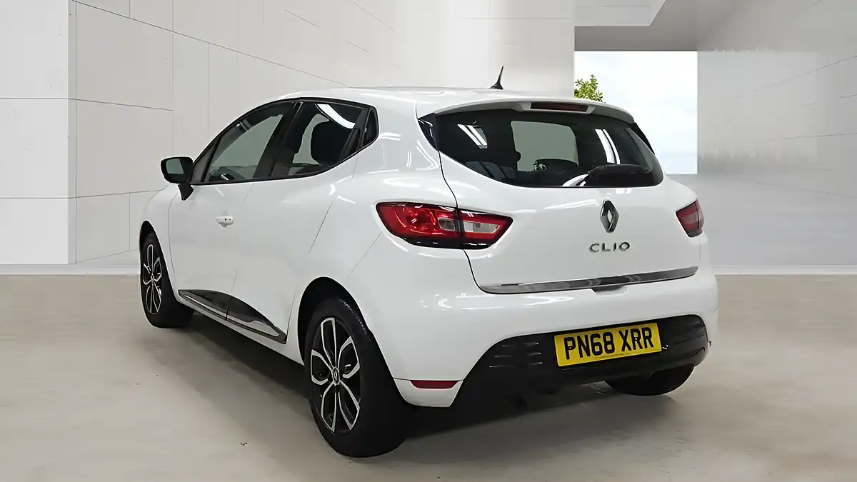 Used 2018 Renault Clio Play White - Interior and Exterior details 6