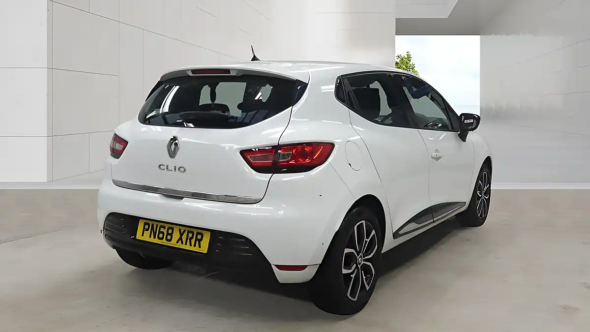 Used 2018 Renault Clio Play White - Interior and Exterior details 7