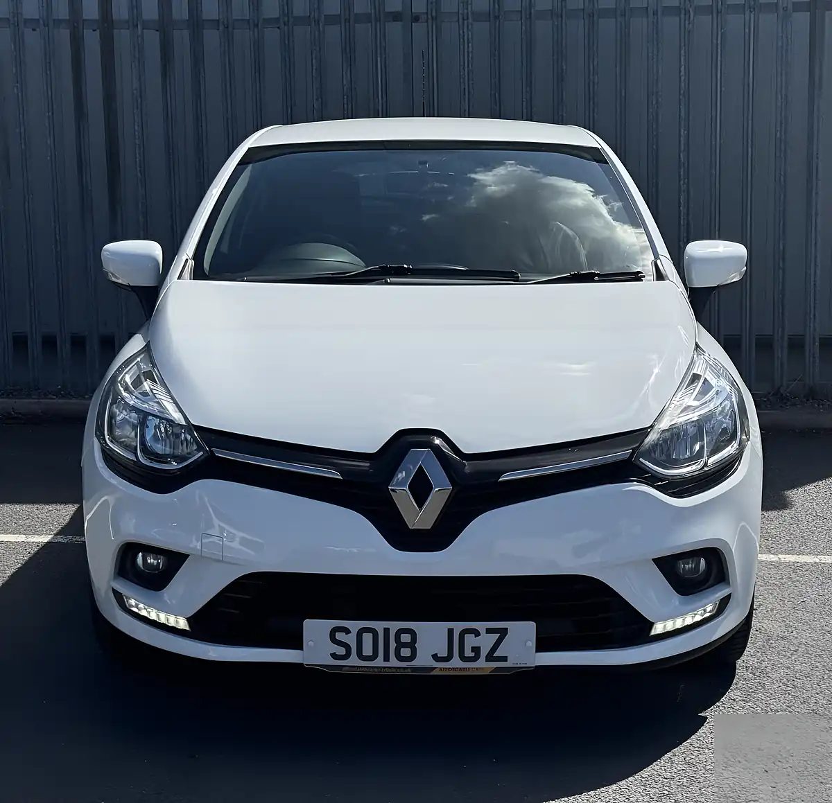 Used 2018 Renault Clio Play White - Interior and Exterior details 2