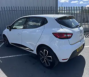 Used 2018 Renault Clio Play White - Interior and Exterior details 3