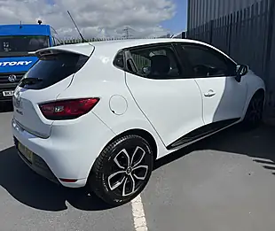 Used 2018 Renault Clio Play White - Interior and Exterior details 4
