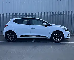 Used 2018 Renault Clio Play White - Interior and Exterior details 6
