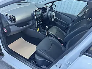 Used 2018 Renault Clio Play White - Interior and Exterior details 9
