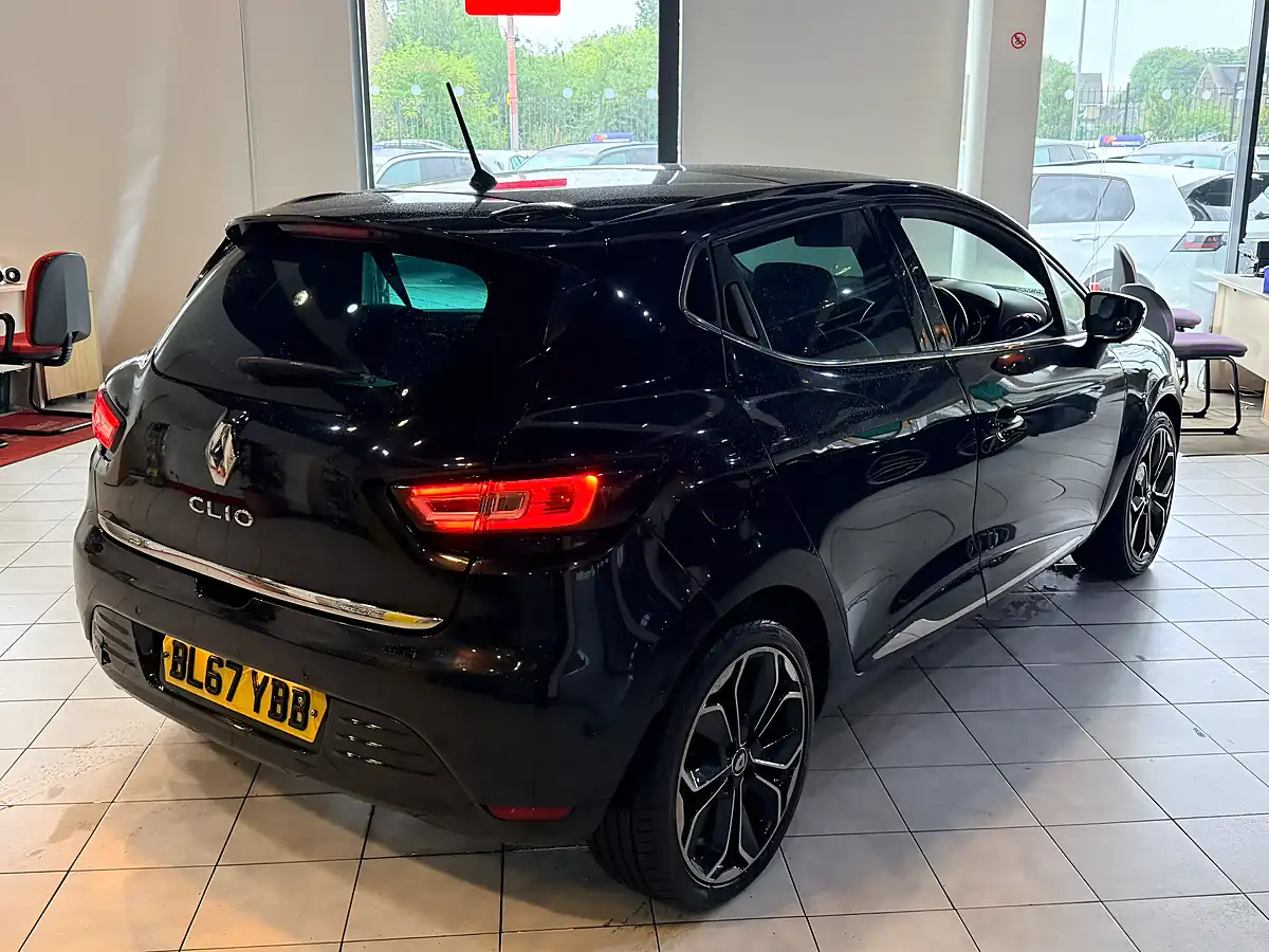 Used 2018 Renault Clio Signature Nav Black - Interior and Exterior details 11